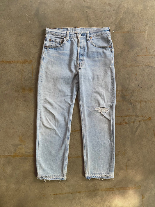 LEVI'S 501 LIGHT WASH BLOWOUT KNEE JEANS - 1990s